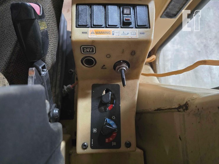 2005-caterpillar-140h-image-22