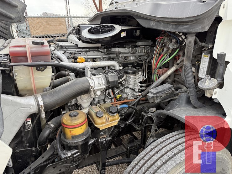 2018-freightliner-cascadia-125-image-20