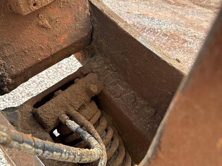 2012-hitachi-zx225us-lc-3-image-9