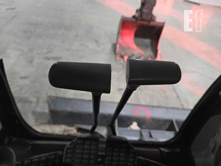 2016-deere-75g-image-16