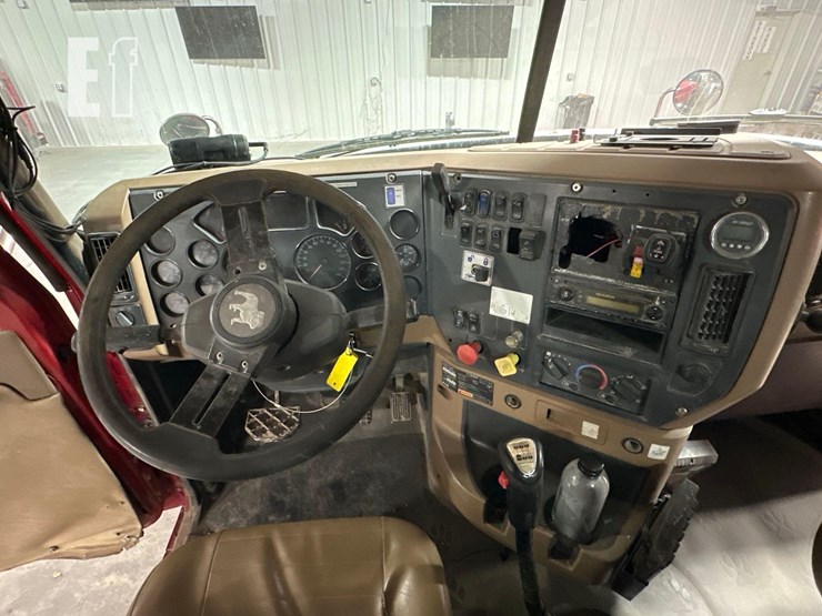 2012-mack-granite-gu713-image-16