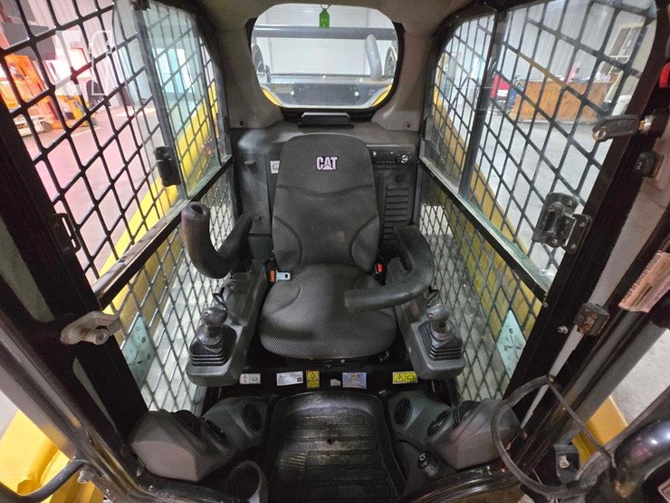 2020-caterpillar-299d3-image-9