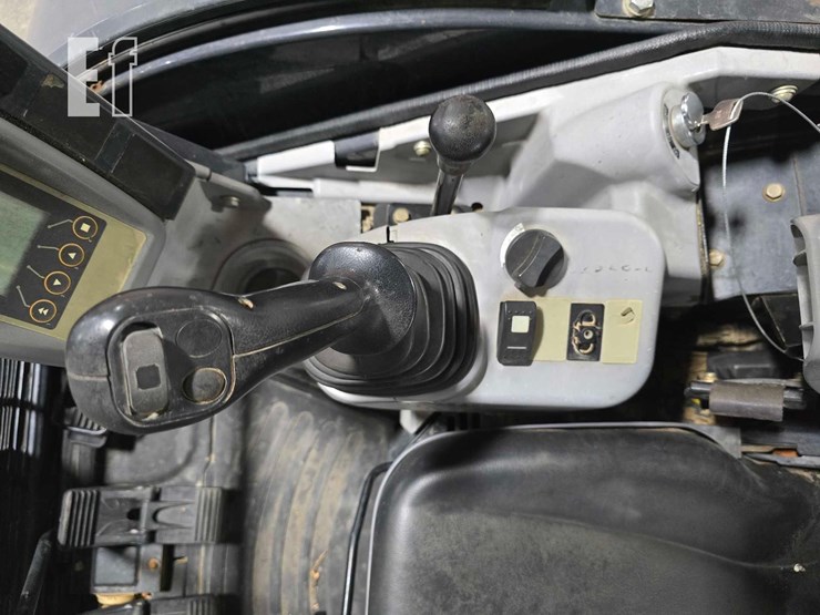 2018-deere-30g-image-23