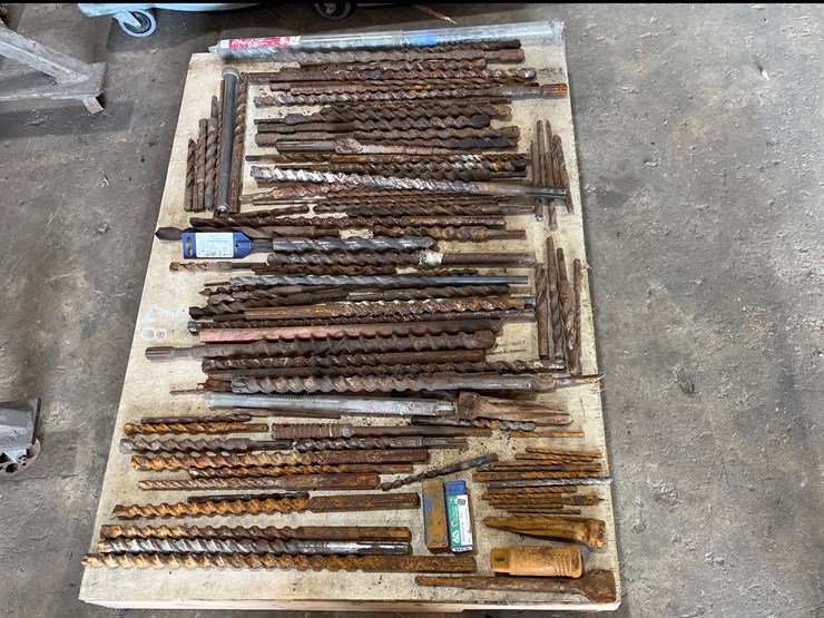 #87-•-lot-of-assorted-drill-bits-image-2