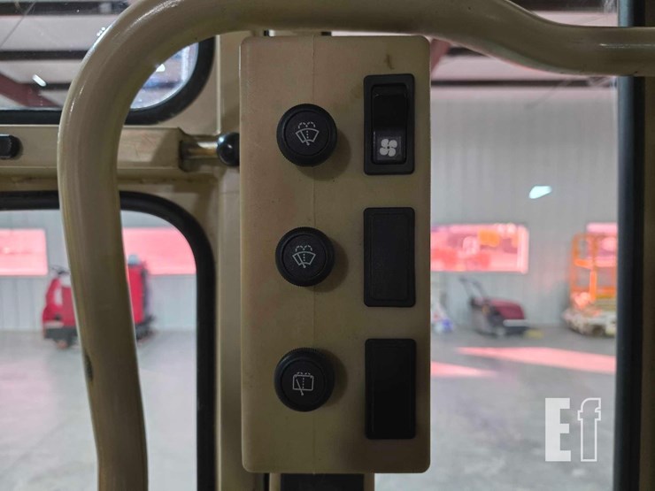 2004-caterpillar-140h-image-23