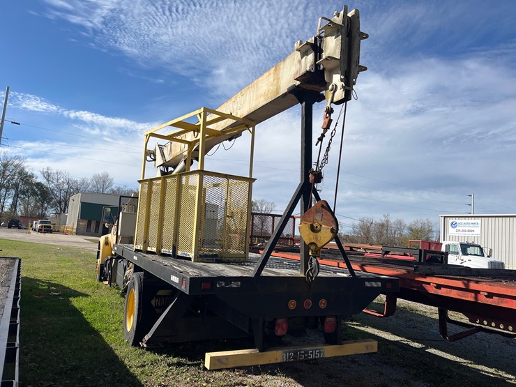 #2-•-1996-ford-f80-boom-truck-image-6