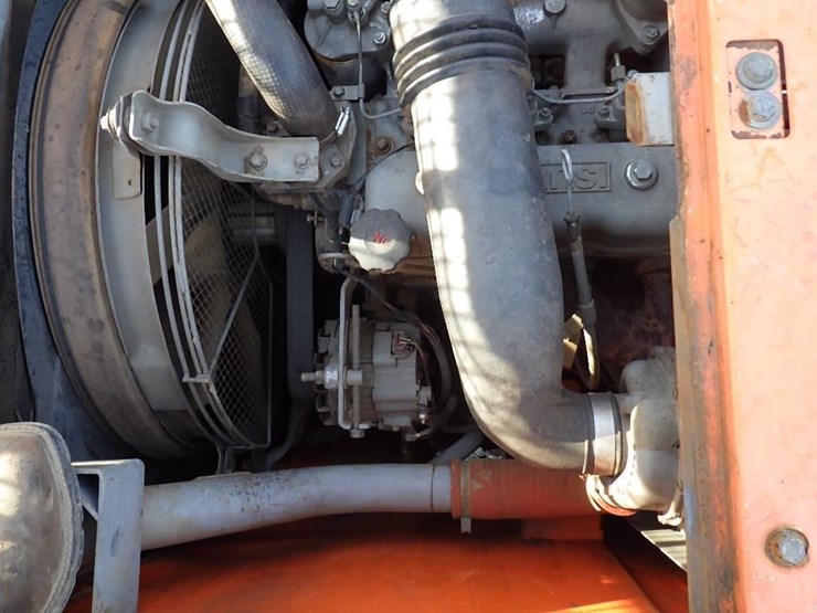 hitachi-zx225us-lc-image-40