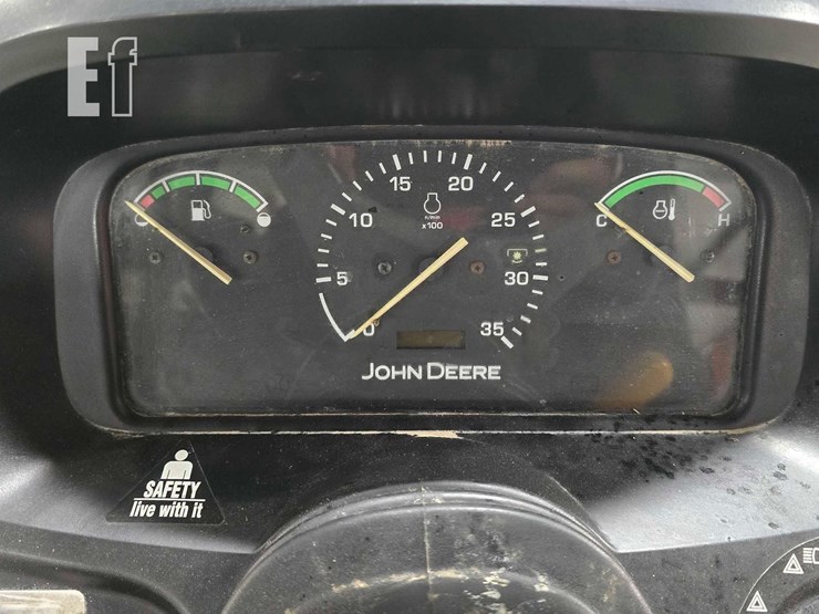 john-deere-3320-image-18