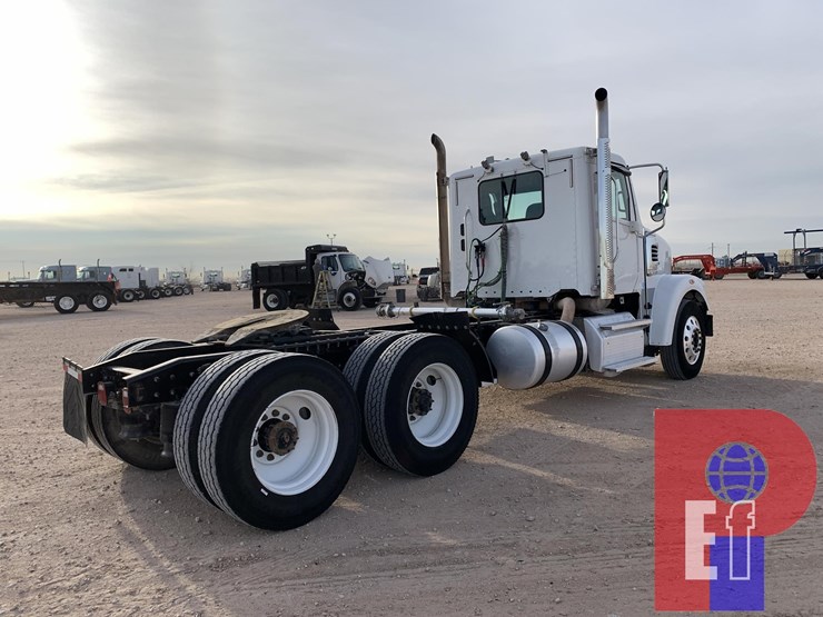 2020-freightliner-coronado-122-sd-image-3