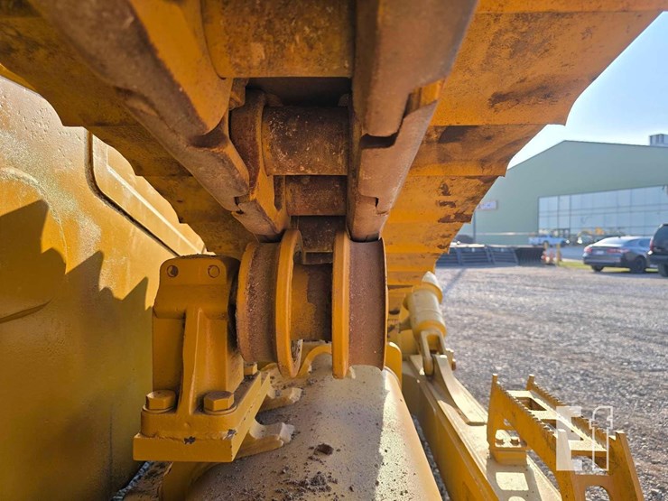 2020-caterpillar-d6-image-34