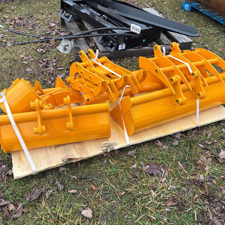 #3010 • 2025 Unused GIYI QTY (8) CAT 301 Excavator Attachment