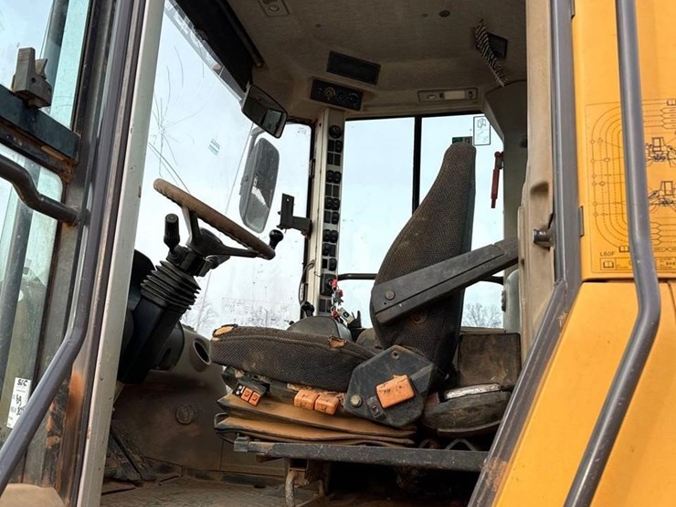 2011-volvo-l60f-image-19