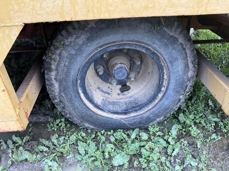 (offsite)-thomas-14'x8'-bottom-dump-nut-cart-image-11