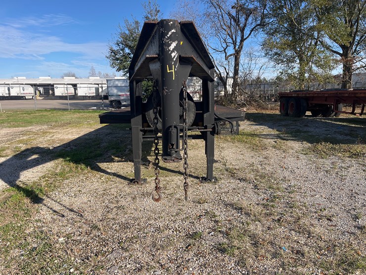 #4-•-32ft-goose-neck-trailer-image-2