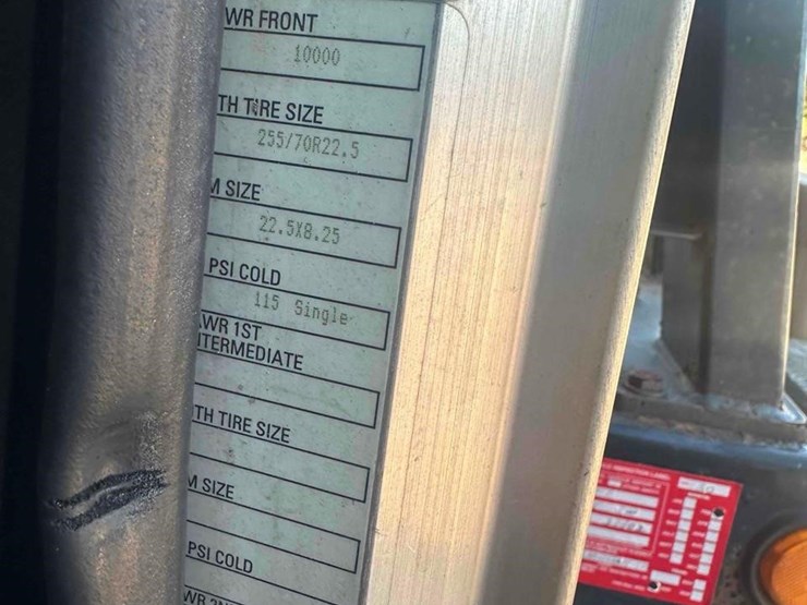 2008-peterbilt-335-image-24