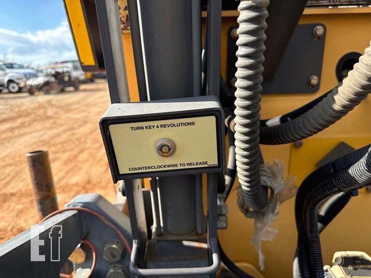 2018-volvo-p7110b-image-22