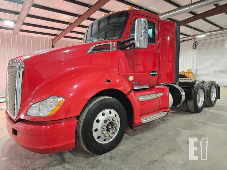 2015-kenworth-t680-image-1