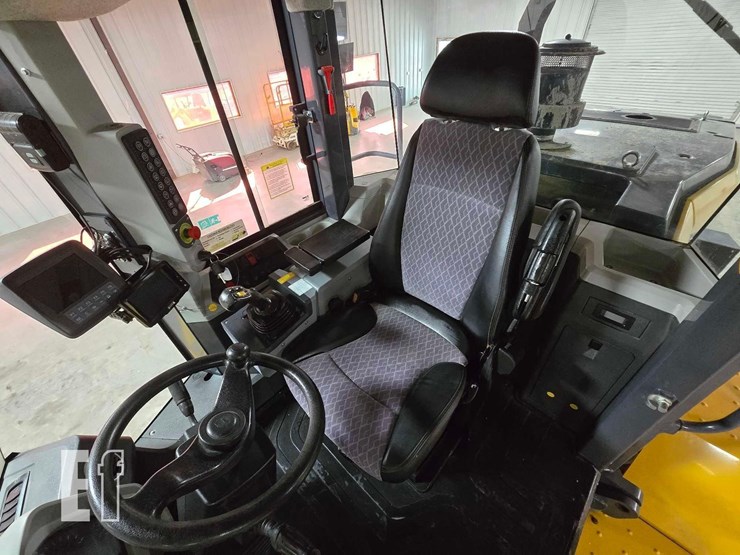 2022-xcmg-xc948u-image-12