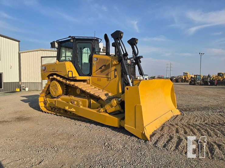 2020-caterpillar-d6-image-2