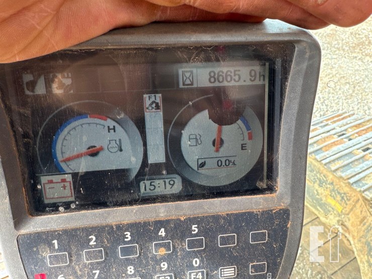 2012-hitachi-zx225us-lc-3-image-21