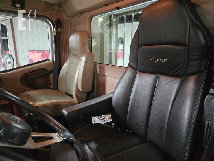 2004-international-paystar-5900-image-26