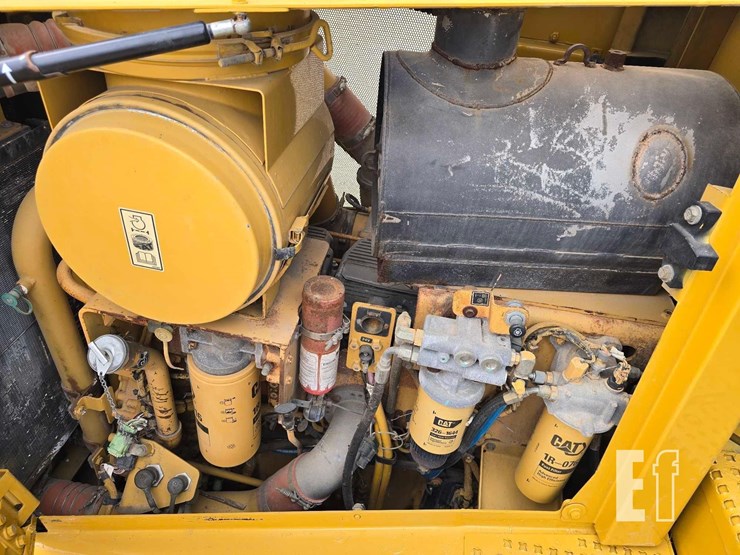 2006-caterpillar-d8t-image-35