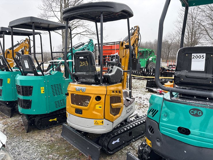 #2013-•-unused-xz20r-mini-excavator-image-4