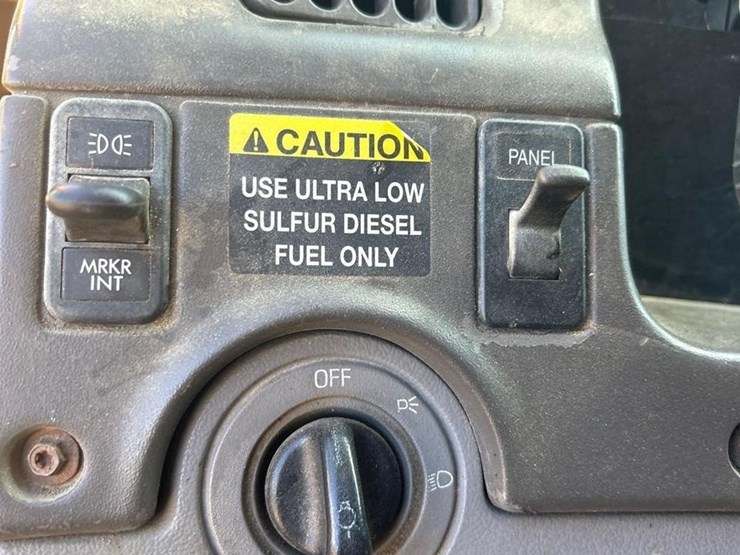 2008-sterling-l8500-image-60