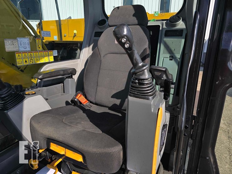 2020-caterpillar-323-image-20