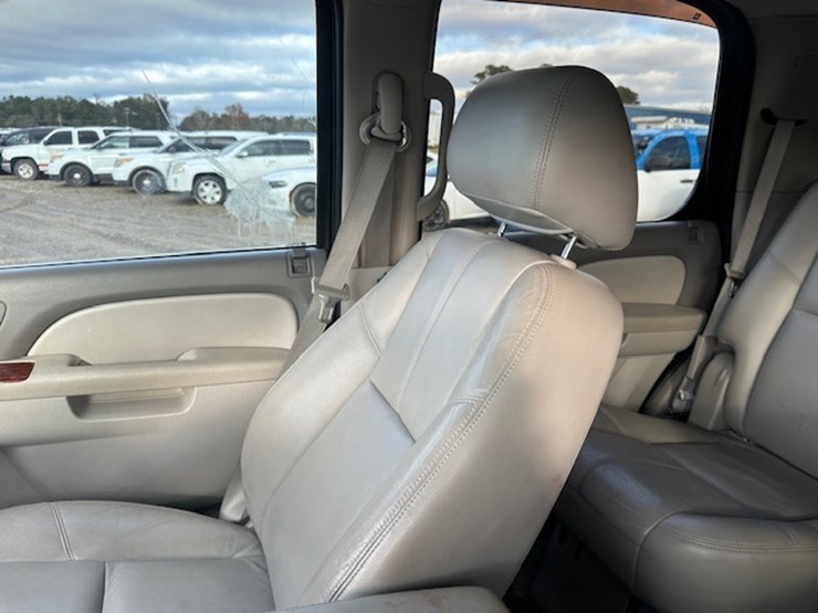 2011-gmc-yukon-image-38