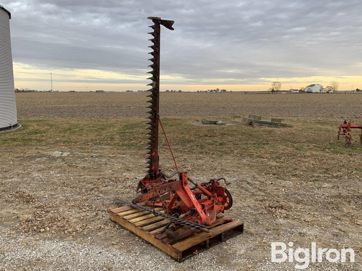 allis-chalmers-7'-3-pt-sickle-mower-image-1