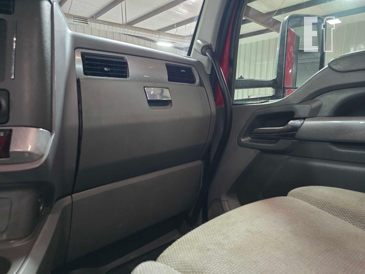 2015-kenworth-t680-image-16