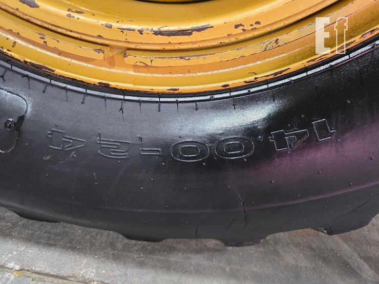 2004-caterpillar-140h-image-32