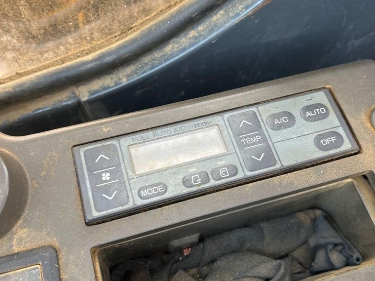 2002-deere-230c-lc-image-10