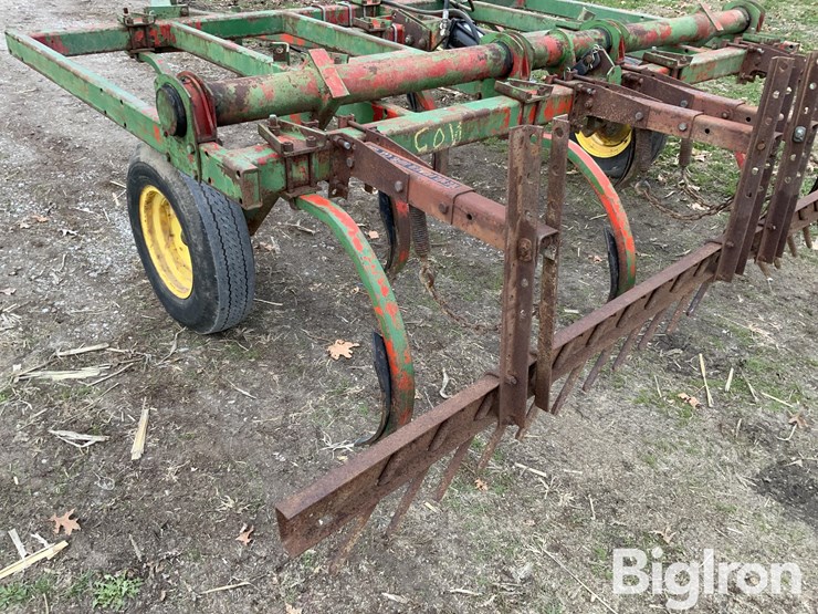 10'-10-shank-chisel-plow-image-18