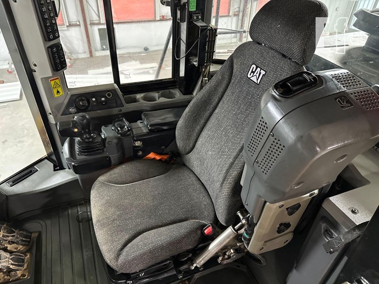 2013-caterpillar-966k-image-12