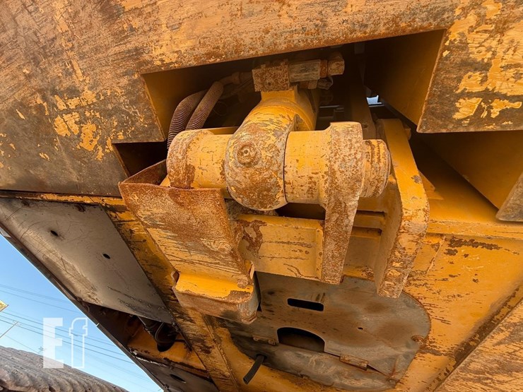 2015-deere-470g-lc-image-39