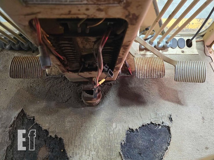 1995-caterpillar-140h-image-16