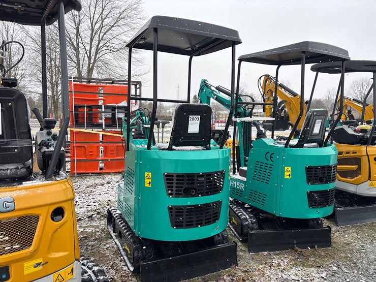 #2003-•-unused-h15r-mini-excavator-image-4