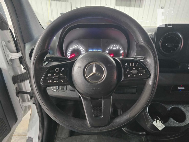 2019-mercedes-benz-sprinter-4500-image-10