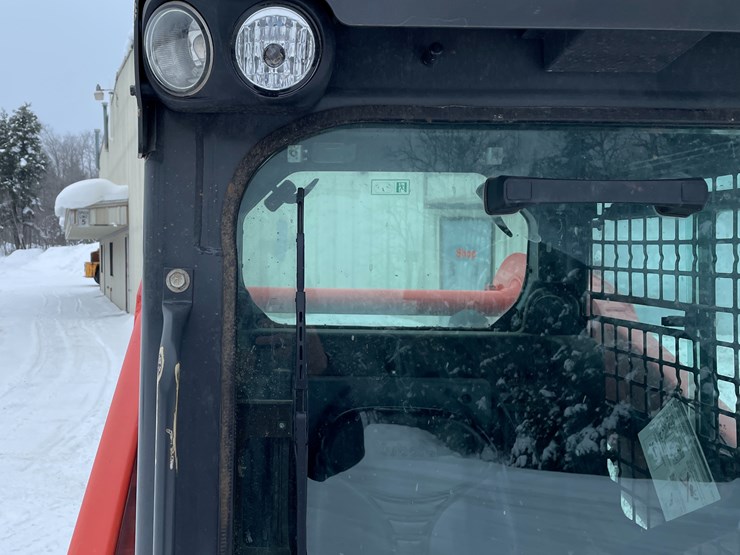 2022-kubota-ssv65-image-35