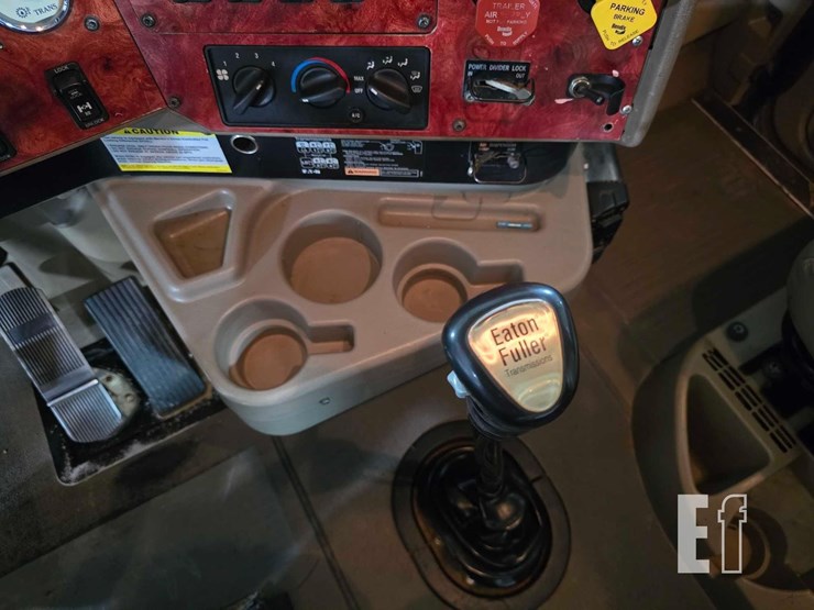 2004-international-paystar-5900-image-31