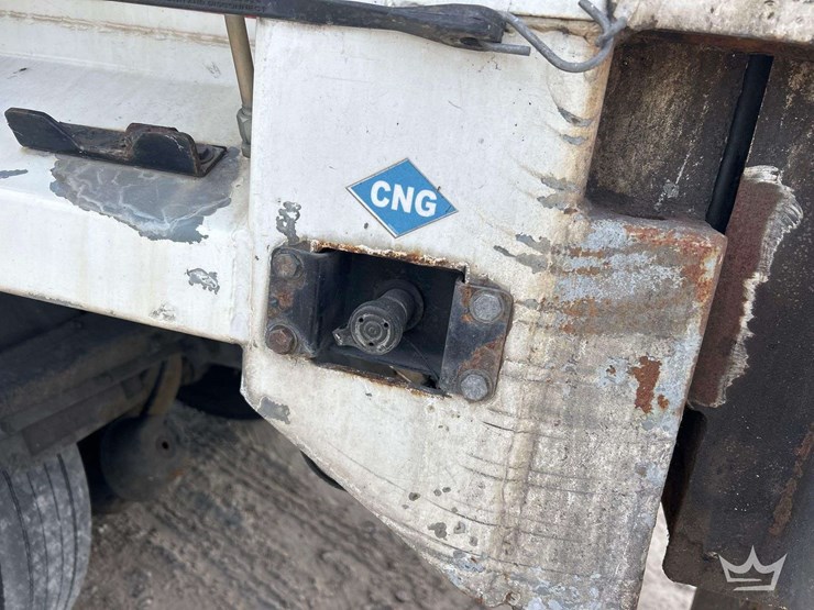 2017-peterbilt-320-image-18