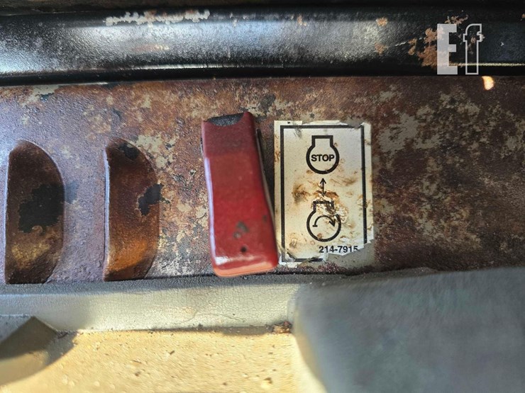 2005-caterpillar-322c-image-34