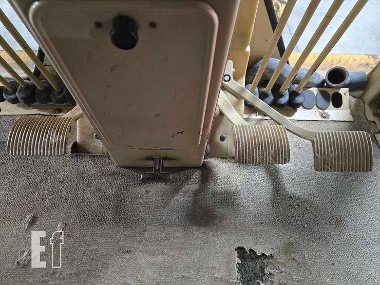 2001-caterpillar-140h-image-19