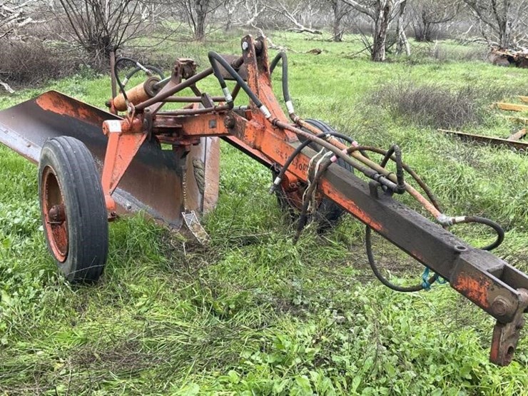 (offsite)-yonkers-johnson-400a-pull-v-ditcher-image-1