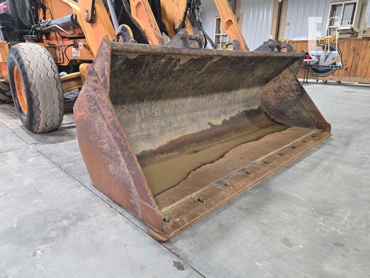 2013-case-580n-image-10