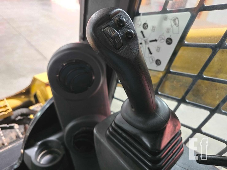 2022-caterpillar-289d3-image-13