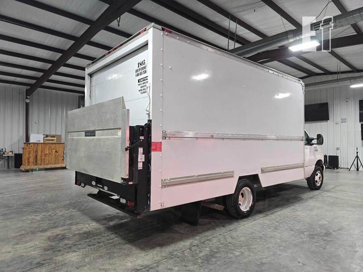 2006-ford-e350-sd-image-3