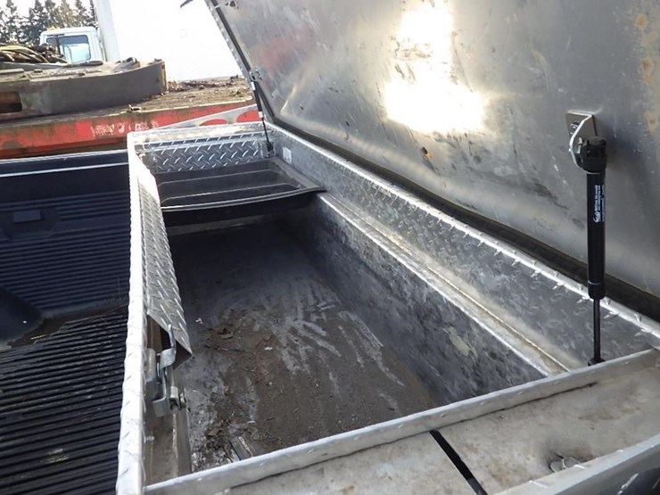 2012-chevrolet-3500-image-17